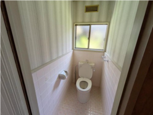 山陽小野田市大休団地、中古一戸建てのトイレ画像です