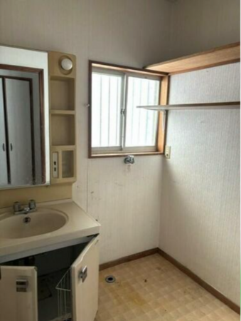 宇部市北琴芝、中古一戸建ての洗面画像です