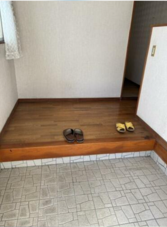 宇部市北琴芝、中古一戸建ての玄関画像です