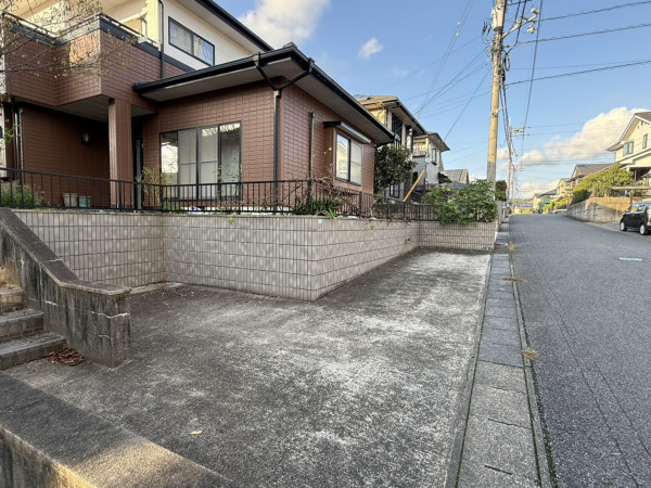 美祢市大嶺町東分、中古一戸建ての駐車場画像です