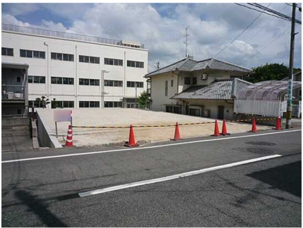 広島市南区青崎、土地の前面道路を含む現地写真画像です