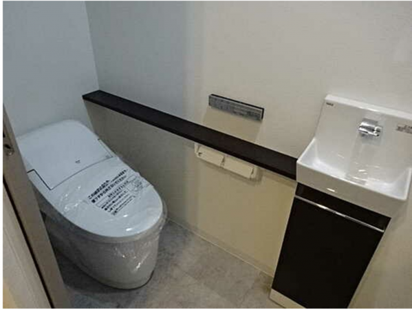広島市南区旭、新築一戸建てのトイレ画像です