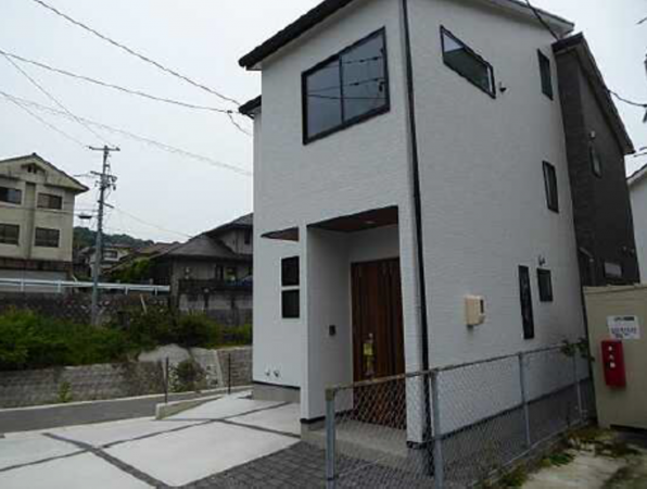 広島市東区上温品、中古一戸建ての外観画像です