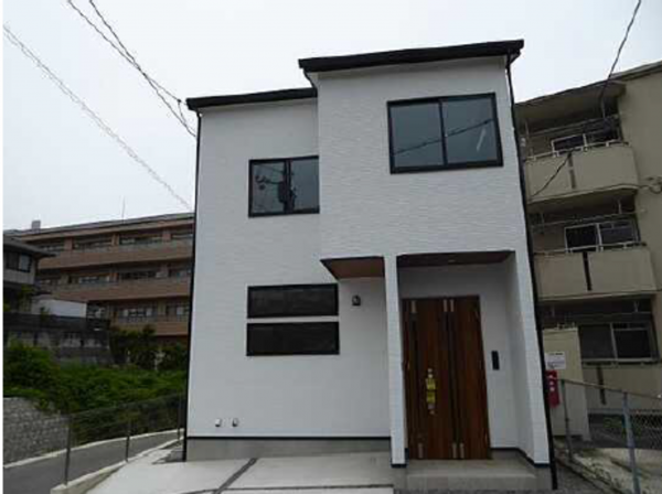 広島市東区上温品、中古一戸建ての外観画像です