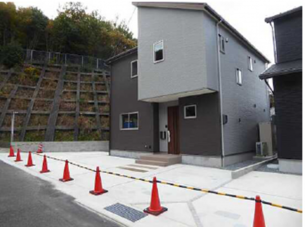 広島市東区上温品、新築一戸建ての外観画像です