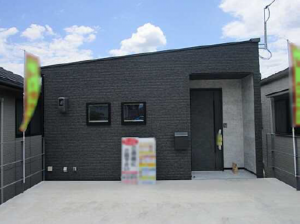 広島市東区中山新町、中古一戸建ての外観画像です