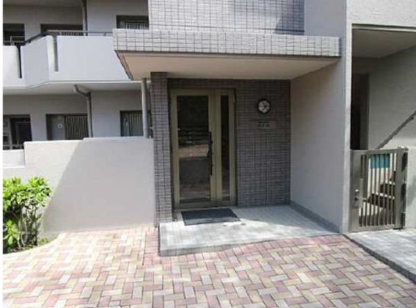 広島市東区東山町、マンションのエントランス画像です