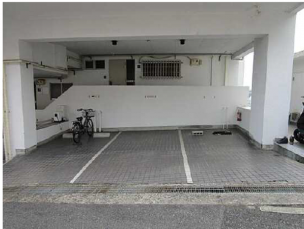 広島市東区光が丘、マンションの駐車場画像です