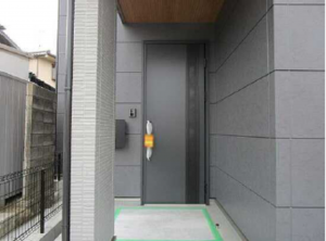 広島市東区戸坂大上、新築一戸建ての玄関画像です