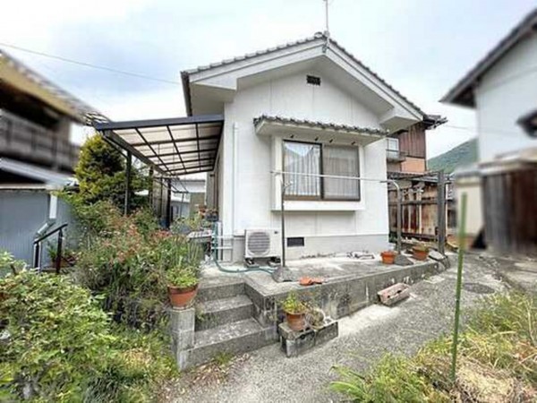 呉市安浦町内海南、中古一戸建ての画像です