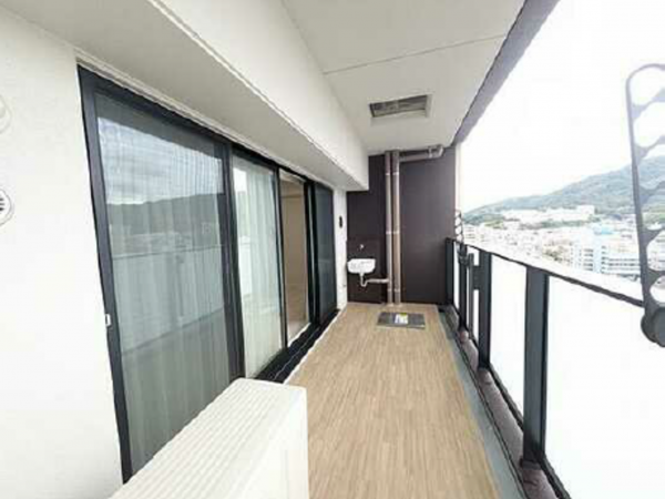 広島市東区戸坂千足、マンションのバルコニー画像です