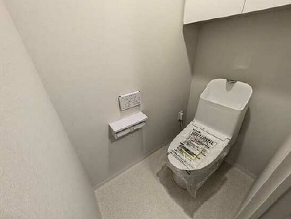 広島市東区戸坂千足、マンションのトイレ画像です