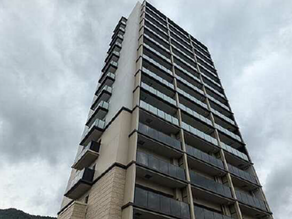 広島市東区戸坂千足、マンションの外観画像です