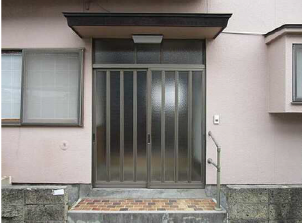 広島市東区矢賀、中古一戸建ての玄関画像です