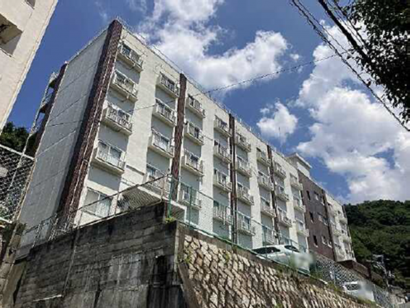 広島市東区山根町、マンションの外観画像です