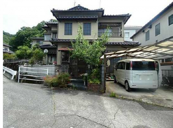 広島市東区上温品、中古一戸建ての外観画像です