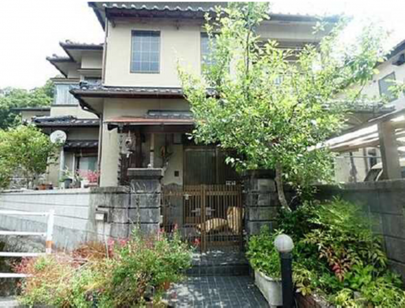 広島市東区上温品、中古一戸建ての外観画像です