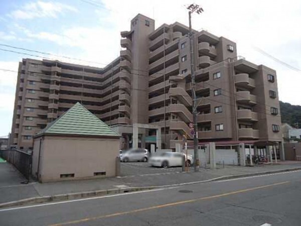 呉市仁方桟橋通、マンションの画像です