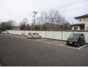 呉市焼山東、マンションの駐車場画像です