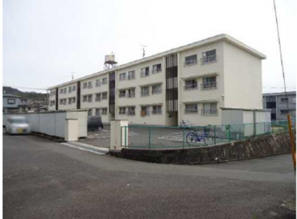呉市焼山東、マンションの外観画像です