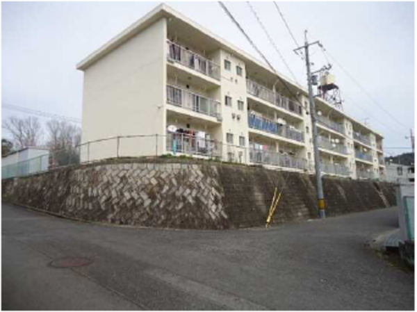 呉市焼山東、マンションの外観画像です