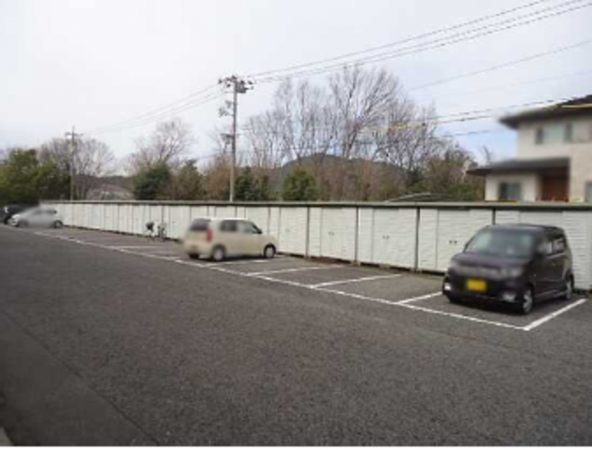呉市焼山東、マンションの駐車場画像です