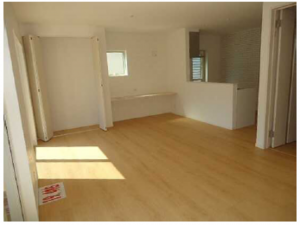 呉市焼山桜ヶ丘、中古一戸建ての居間画像です