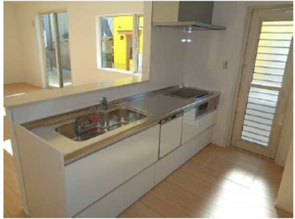 呉市焼山東、中古一戸建てのキッチン画像です