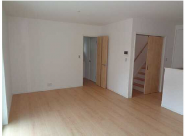 呉市広弁天橋町、中古一戸建ての居間画像です