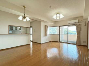 呉市広中町、マンションの居間画像です