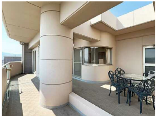 呉市広中町、マンションの画像です