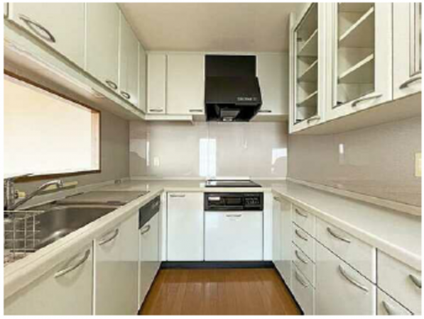 呉市広中町、マンションのキッチン画像です