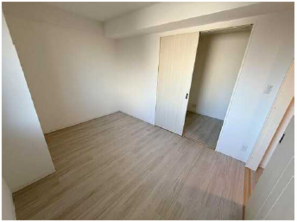 広島市西区南観音町、マンションの寝室画像です