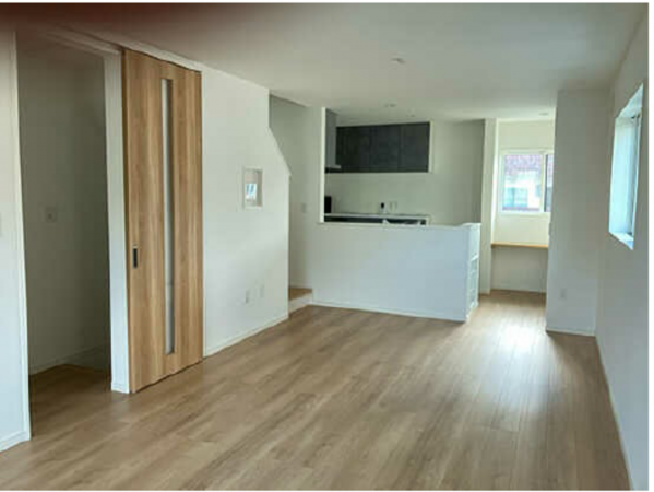 呉市本通、中古一戸建ての居間画像です