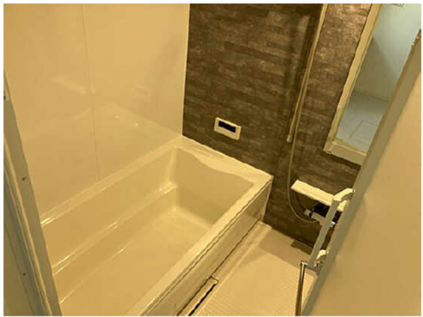 呉市本通、中古一戸建ての風呂画像です