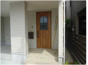 呉市広本町、新築一戸建ての玄関画像です