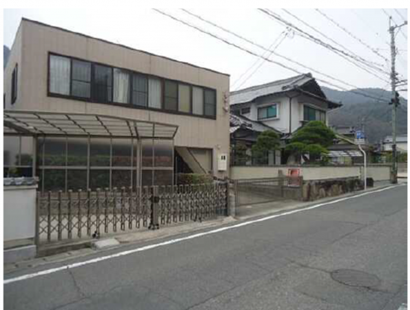 呉市天応西条、収益物件/店舗付住宅の外観画像です