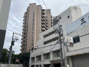 広島市中区西平塚町、マンションの外観画像です