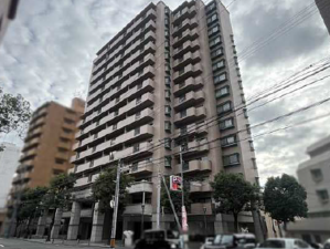 広島市中区西平塚町、マンションの外観画像です