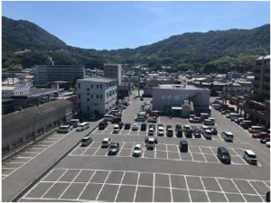 呉市広白石、マンションの駐車場画像です