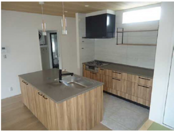 呉市八幡町、新築一戸建てのキッチン画像です