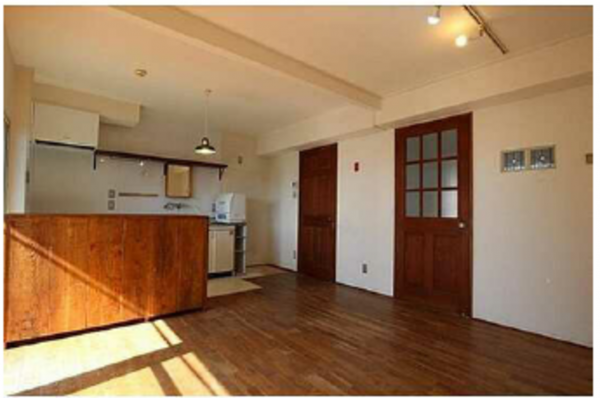 広島市西区井口鈴が台、マンションの居間画像です