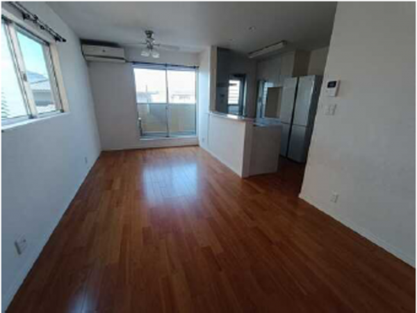 広島市南区向洋新町、中古一戸建ての居間画像です