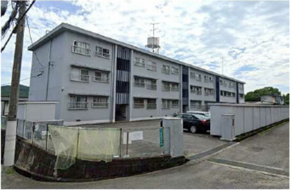 呉市焼山東、マンションの外観画像です