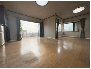 広島市西区草津梅が台、中古一戸建ての居間画像です