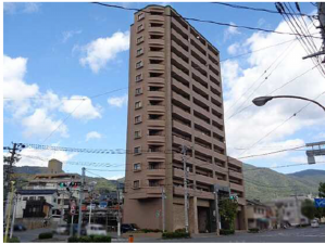 呉市東片山町、マンションの外観画像です