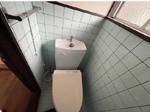 広島市東区上温品、中古一戸建てのトイレ画像です