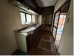 広島市東区上温品、中古一戸建てのキッチン画像です