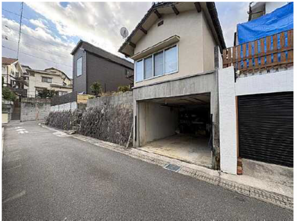 広島市東区上温品、中古一戸建ての外観画像です