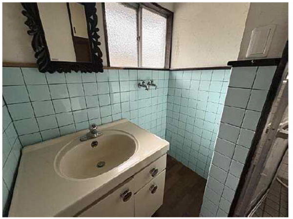 広島市東区上温品、中古一戸建ての洗面画像です